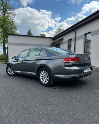 Volkswagen Passat cena 62000 przebieg: 190000, rok produkcji 2015 z Drobin małe 172